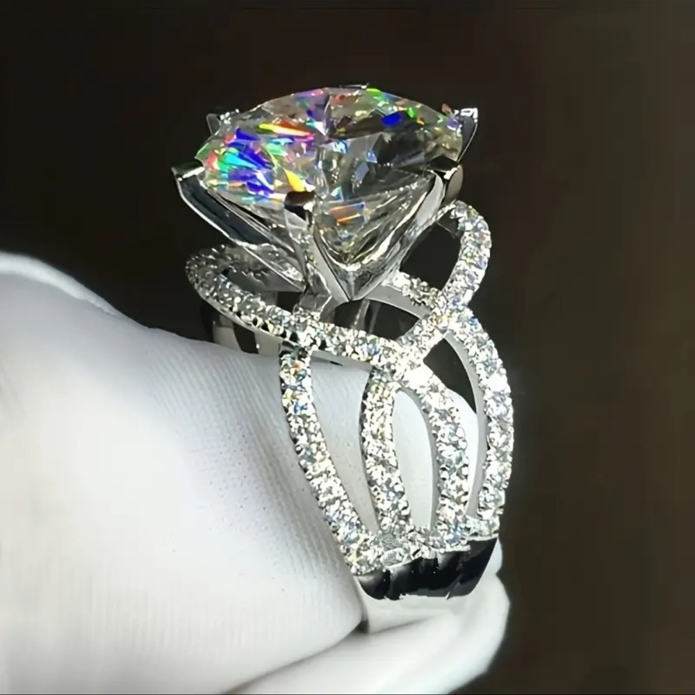 Beautiful 1.5 CT Diamond, Simulated, Engagement, Wedding Ring, Silver plated - Picture 3 of 8